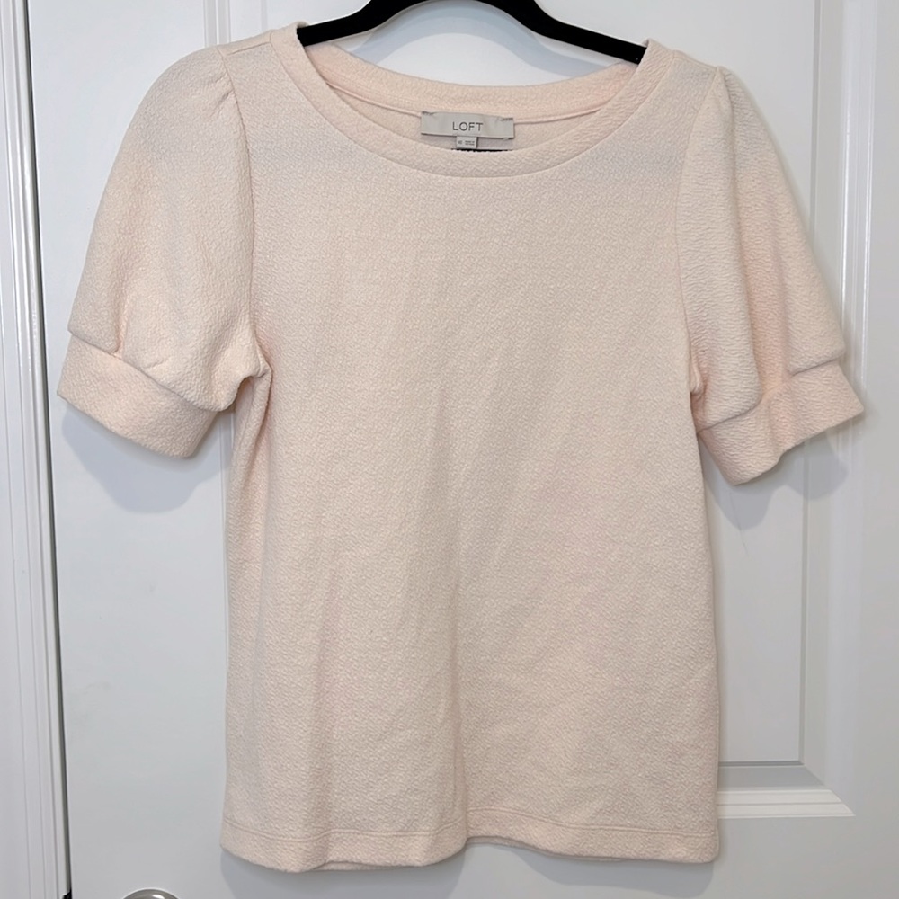 Loft Blush Textured Blouse with puffed gathered sleeves size extra small